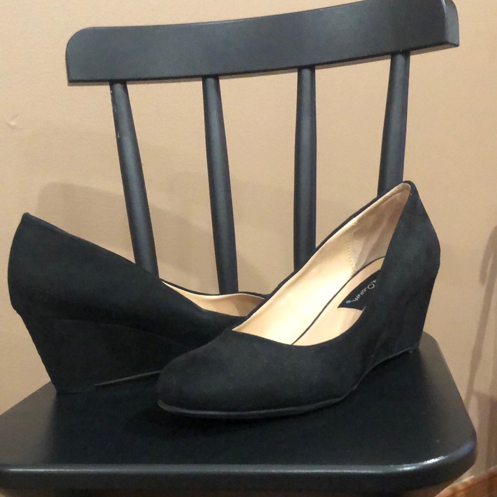 Black wedge heels